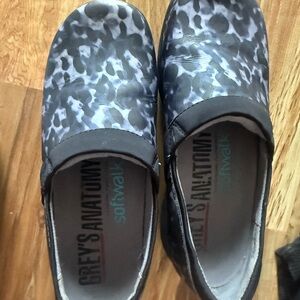 Grey's Anatomy cozy clogs- Black and Gray